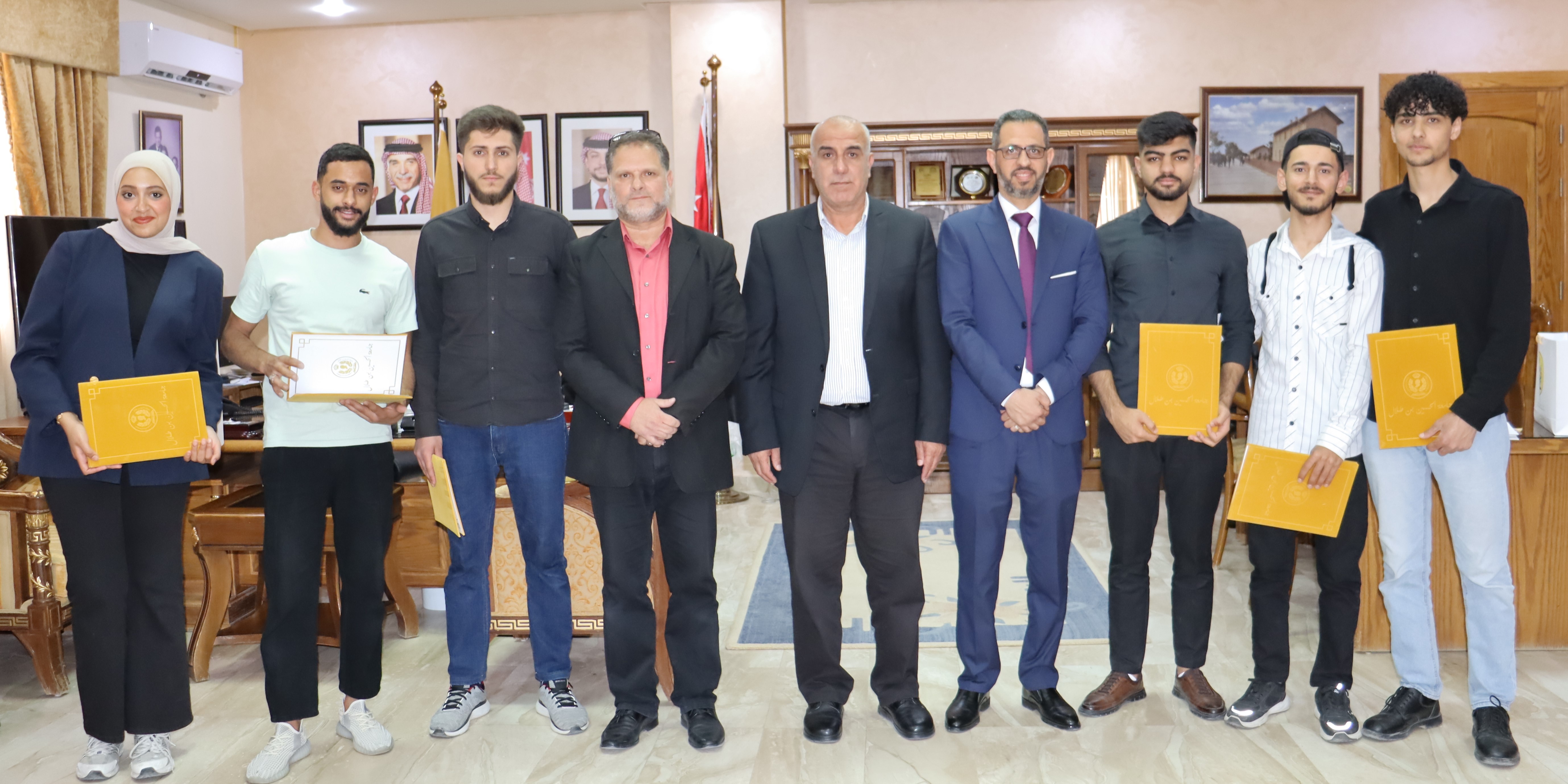  رئيس جامعة الحسين بن طلال يكرّم الطلبة المشاركين في بطولة الأولمبياد العربي للذكاء الاصطناعي